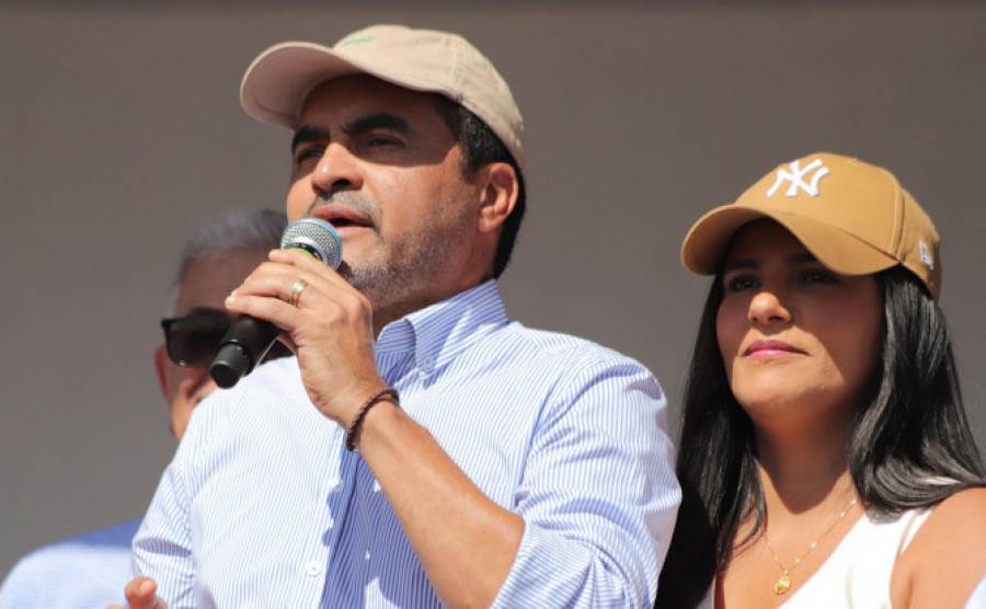 Ao lado de milhares de romeiros e da primeira-dama, o governador Wanderlei Barbosa celebrou a festividade, reforçando a importância da valorização cultural - Adilvan Nogueira/Governo do Tocantins 
