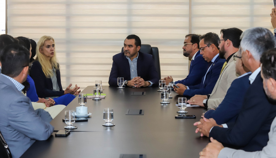 Também estavam presentes os secretários da Comunicação, Márcio Rocha; da Fazenda, Donizeth Aparecido; da Casa Civil, Deocleciano Gomes; além do presidente da Ameto, Milton Neris