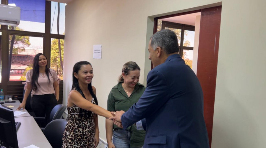 O titular da Seduc percorreu os setores da sede, em Palmas, para conhecer a estrutura administrativa e dialogar com os servidores