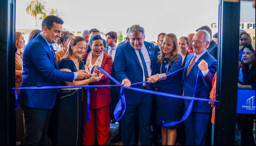 A cerimônia contou ainda com o hasteamento das bandeiras, o desenlace da fita inaugural e, ao final, o descerramento da placa de inauguração - Crédito: Hiroshi Fukushima/Governo do Tocantins