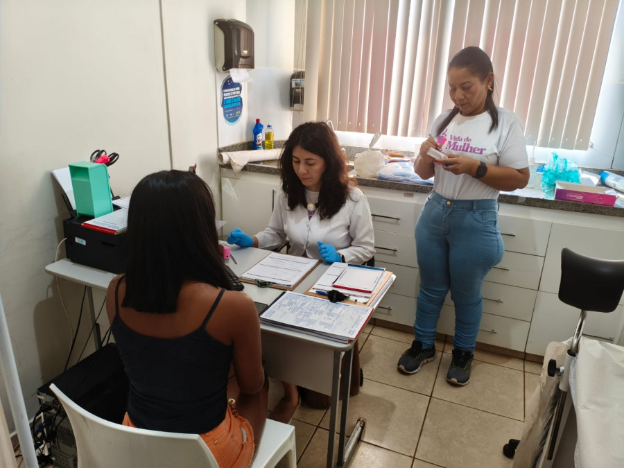 Durante a ação, foram disponibilizados atendimentos médicos nas áreas ginecológica, odontológica, psicológica e nutricional, além de assessoria jurídica, emissão de carteira de trabalho digital.
