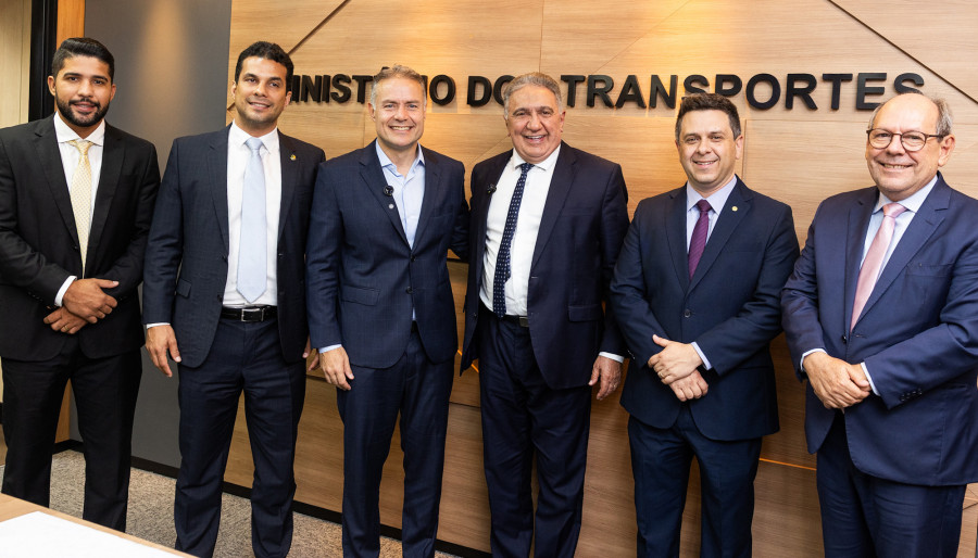 Também participaram da reunião o senador Irajá; deputado federal, Tiago Dimas; e os  secretários de Estado Juarez Moreira e Ronaldo Dimas    Crédito: Vinícius Santa Rosa/Governo do Tocantins