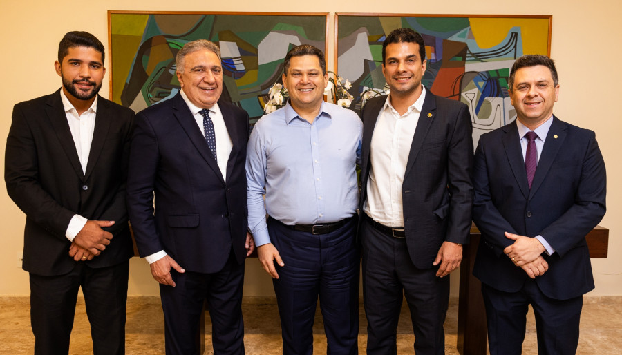 Também participaram da reunião o senador Irajá; o deputado federal Tiago Dimas; e o secretário de Estado dos Esportes e Juventude, Juarez Moreira. 