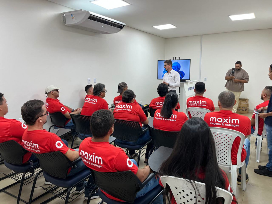 Palestra “Direção Defensiva, Prática Simulada” reúne motoristas da Maxim em Araguaína