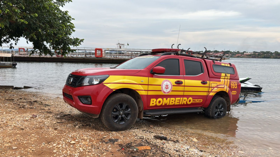 Equipes do Corpo de Bombeiros estão no local. Foto: Araguaína Notícias