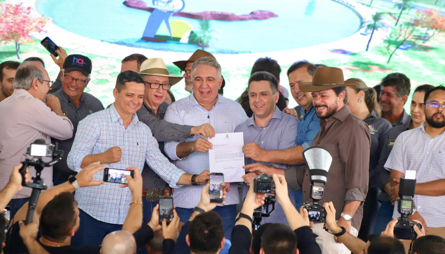 Governador do Tocantins, Laurez Moreira, assinou documentos para melhorias em dois trechos da TO-222