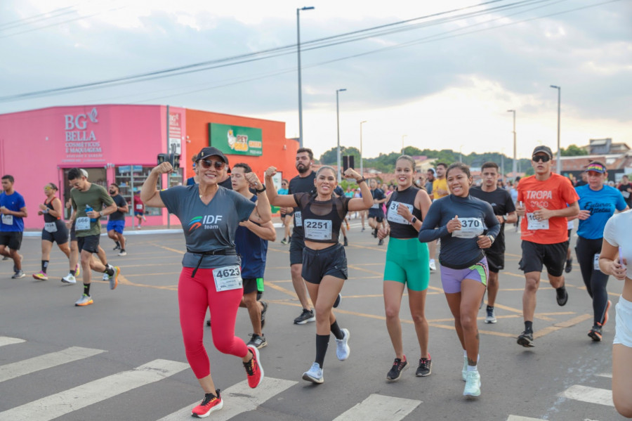 Corredoras comemoram vitória e energia na 4ª Corrida do Cimba.