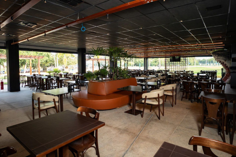 Ambiente foi pensado para conforto, som moderado e happy hour, mantendo a identidade que consagrou a rede em Goiânia.