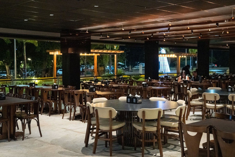Projetado por Willian Hanna, o novo restaurante tem capacidade para 400 pessoas e funcionará das 11h à 1h.