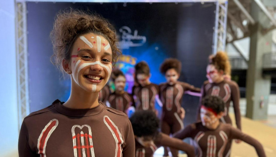 Ana Lívia Lopes, do polo da Escola Estadual Elizângela Glória Cardoso, destaca que o Balé Popular oportuniza se expressar por meio da dança