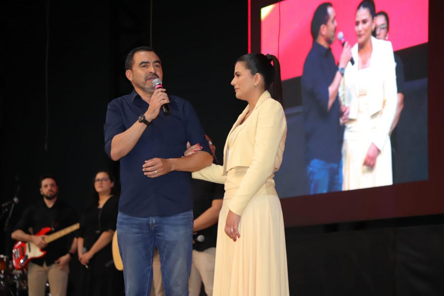 Fé e oração marcaram a caminhada do governador e da primeira-dama durante período desafiador.  Foto: Jhonathan de Melo