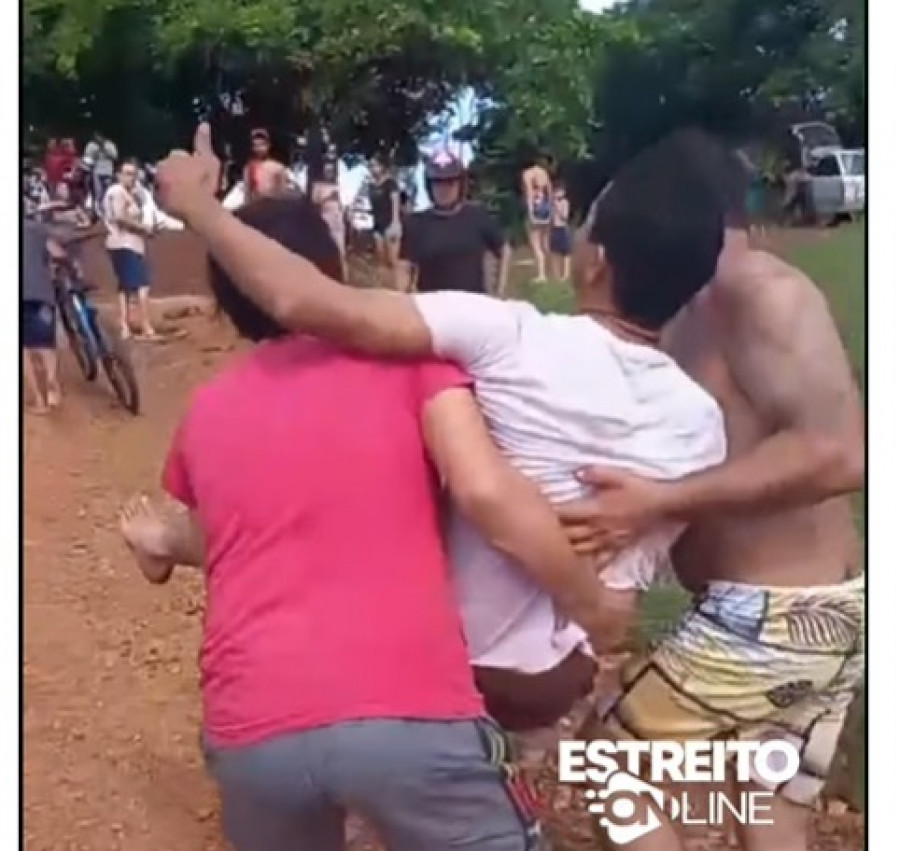 Jairo Rodrigues é resgatado após o desabamento da ponte JK, em Estreito. 