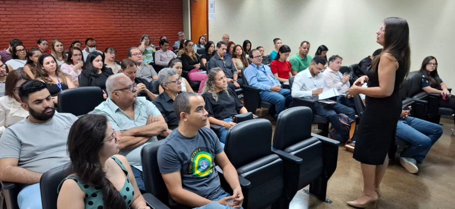  Os cursos e oficinas visaram a promoção da correta aplicação dos recursos públicos