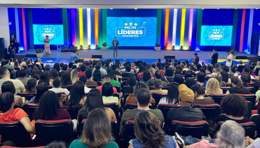  Ao longo deste ano, formações oferecidas pelo Governo do Estado beneficiaram servidores das redes estadual e municipal de ensino