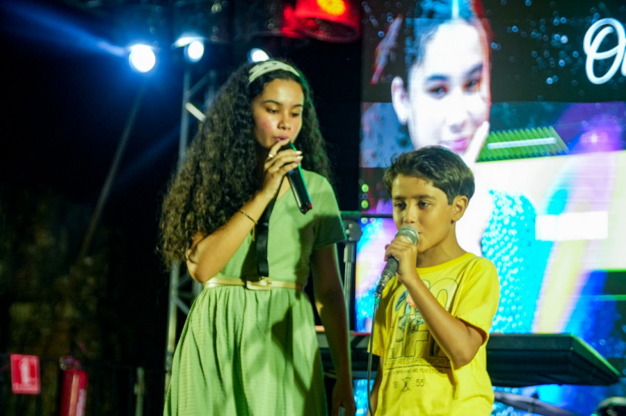 Cantora Julhya Oliveira