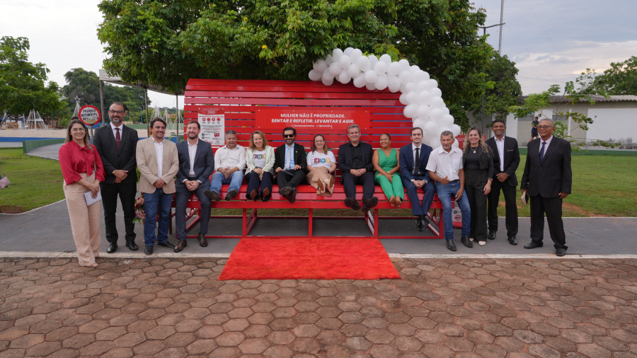 Banquinho Vermelho: símbolo de luta permanente contra o feminicídio.