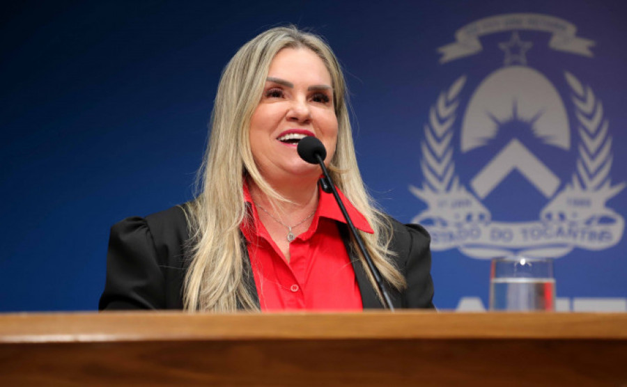 Secretária de Estado do Trabalho e Desenvolvimento Social, Cleizenir dos Santos, enfatizou o impacto da continuidade dos contratos na vida dos jovens atendidos pelo programa - Adilvan Nogueira/Governo do Tocantins