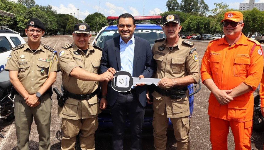 Governador Wanderlei Barbosa realizou a entrega de 64 viaturas, 12 motocicletas e um caminhão-tanque para abastecimento de combustível de aviação, doado pela Secretaria Nacional de Segurança Pública (Senasp) - Antônio Gonçalves/Governo do Tocantins 