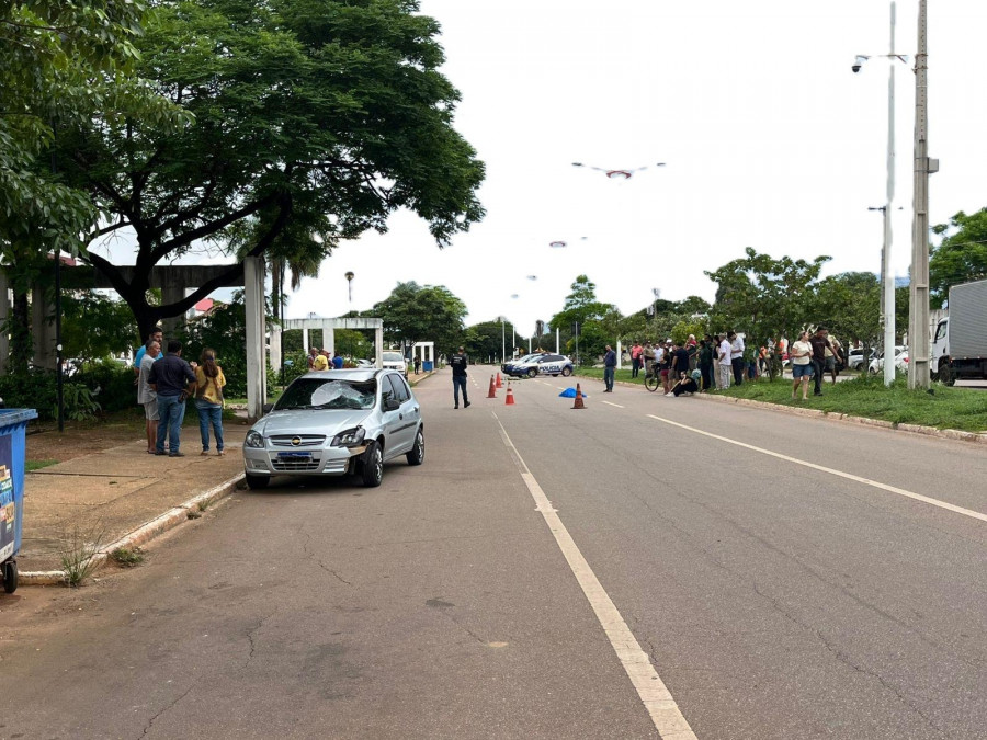 Carro que atingiu a vítima/Anne Acioli - TV Anhanguera