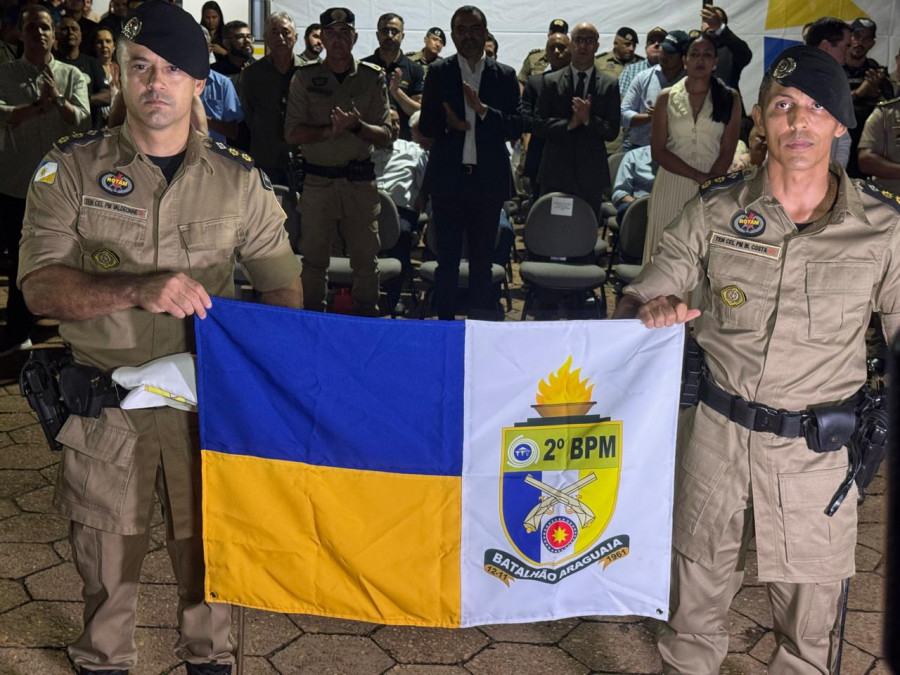 Valdeone Dias e o tenente-coronel W. Costa durante a cerimônia de passagem de comando do 2º BPM em Araguaína.   Foto: Fernando Almeida/AN 