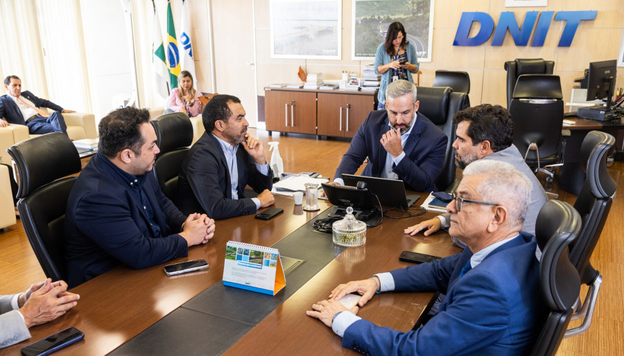 Governo do Tocantins e DNIT durante reunião em Brasília para alinhamento de investimentos federais em rodovias, travessias urbanas e infraestrutura viária no estado —  Foto:  VSR
