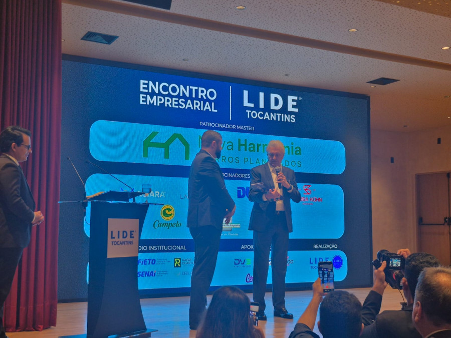 Documento apresenta propostas da classe empresarial para competitividade e crescimento econômico.