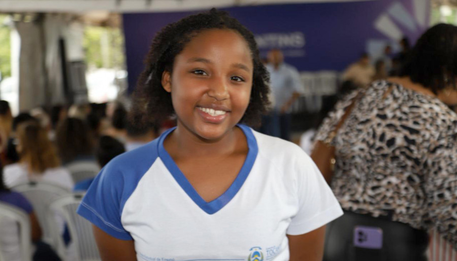 Estudante Dhulia Evelyn Barbosa, do 8º ano do ensino fundamental, destacou a entrega da reforma e ampliação da Escola Estadual Brasil e a melhoria no ambiente de aprendizagem para os alunos