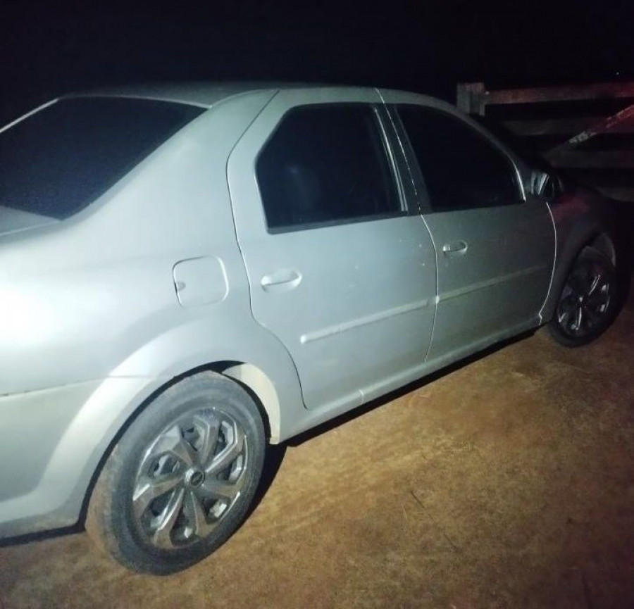 Carro utilizado pelos suspeitos foi localizado por equipes da Força Tática durante a ocorrência na rodovia TO-420, na zona rural de Piraquê.