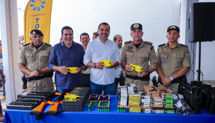 Governador Wanderlei Barbosa entregou materiais bélicos que passam a integrar o acervo da Polícia Militar do Tocantins —  Foto: Antônio Gonçalves/Governo do Tocantins