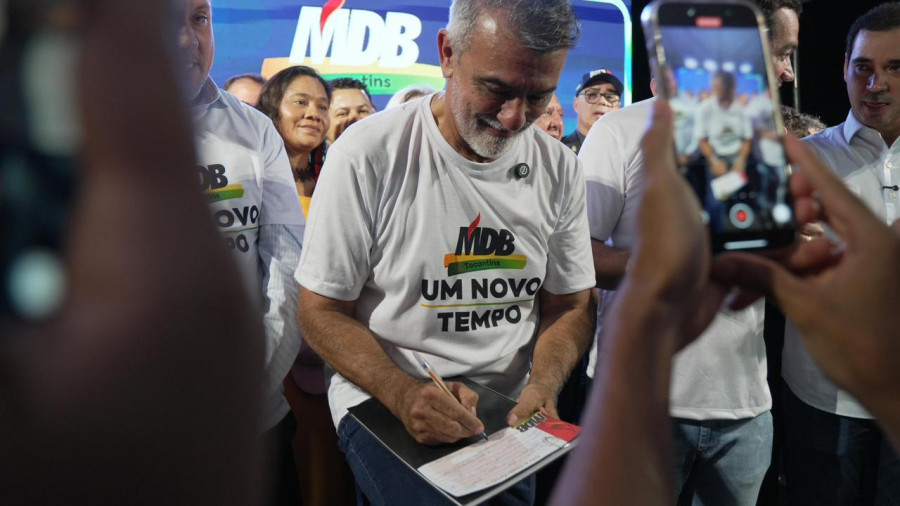 Deputado Amélio Cayres durante ato de filiação ao MDB, em Palmas, onde oficializou pré-candidatura a vice-governador na chapa de Vicentinho Junior 