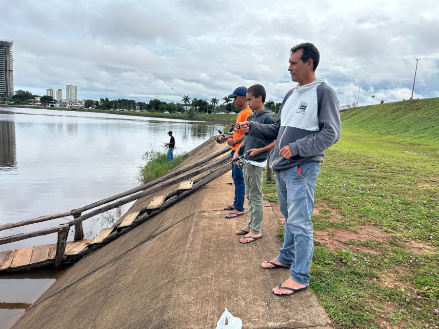 Wagner Pereira Nunes e os filhos Lucas Emanuel e Matheus Marcos