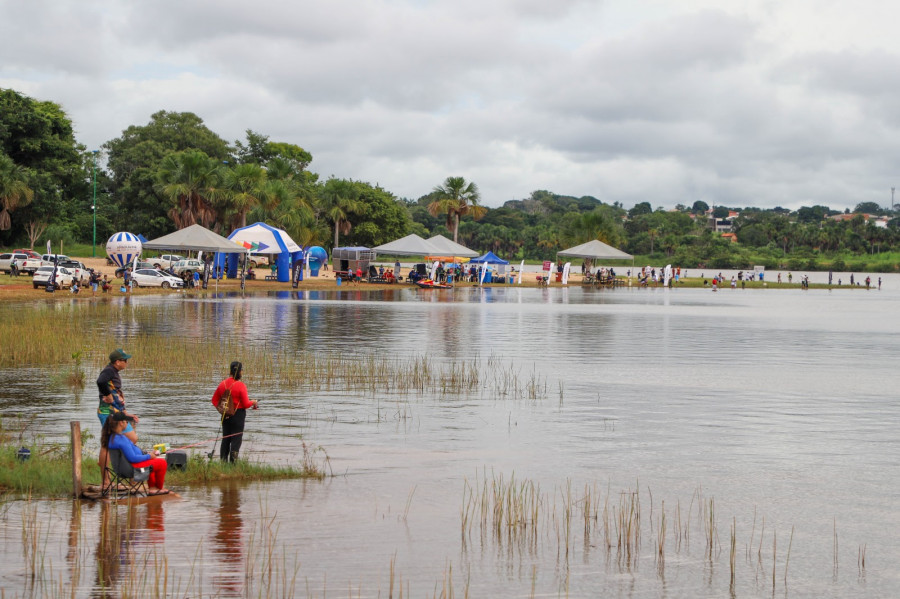 A Prefeitura montou estrutura com tenda da Saúde, banheiros, lixeiras, fiscais ambientais e agentes de segurança para garantir o conforto e a proteção dos pescadores durante o evento
