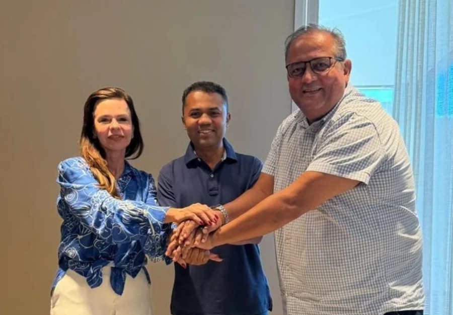  senadora Dorinha Seabra ao lado de lideranças políticas