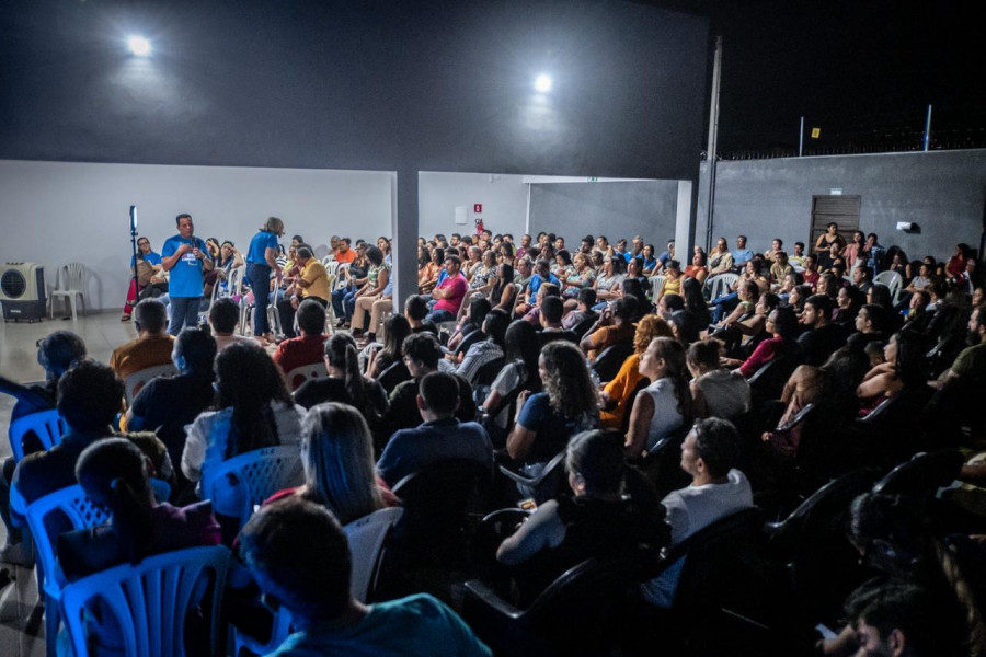 Pré-candidato Fábio Vaz durante reunião com professores em Araguaína; evento reuniu cerca de 300 pessoas