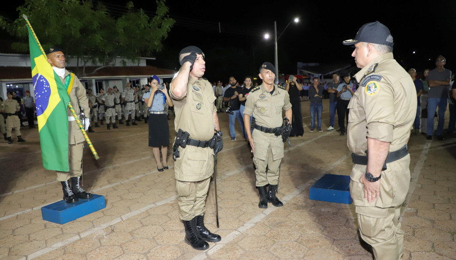  Tenente-coronel José Roberto Carneiro Alves assume o comando do 2º BPM em cerimônia com autoridades civis e militares