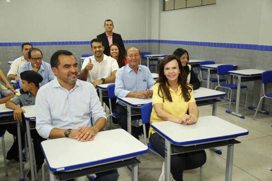 Professora Dorinha em Araguaína ao lado do governador Wanderlei Barbosa.