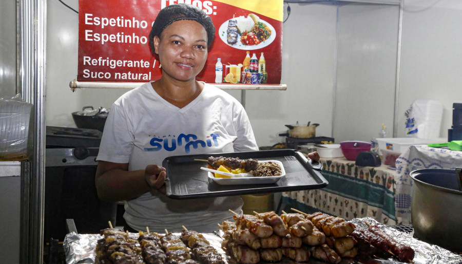 Comerciante Evanilde Ferreira Alves relata aumento nas vendas durante realização da Agrotins Fest Foto: Márcio Vieira/Governo do Tocantins