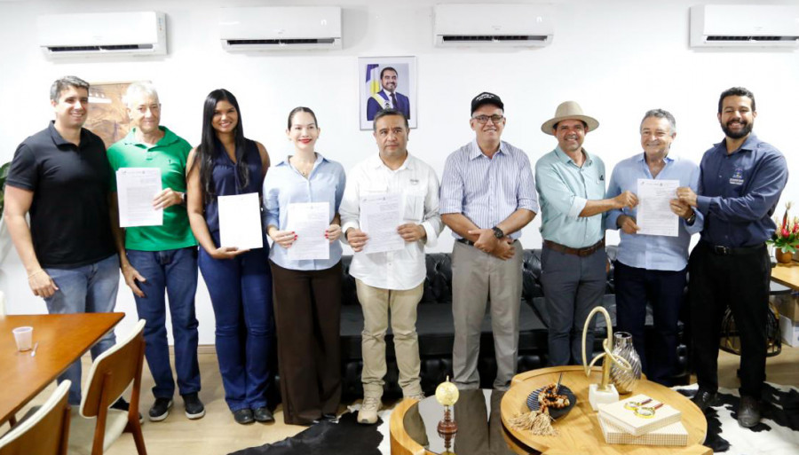 Na programação dessa terça-feira, 12, no Pavilhão do Desenvolvimento do Governo do Tocantins, foi feita a assinatura de incentivos fiscais do Conselho de Desenvolvimento Econômico (Foto: Márcio Vieira/Governo do Tocantins)