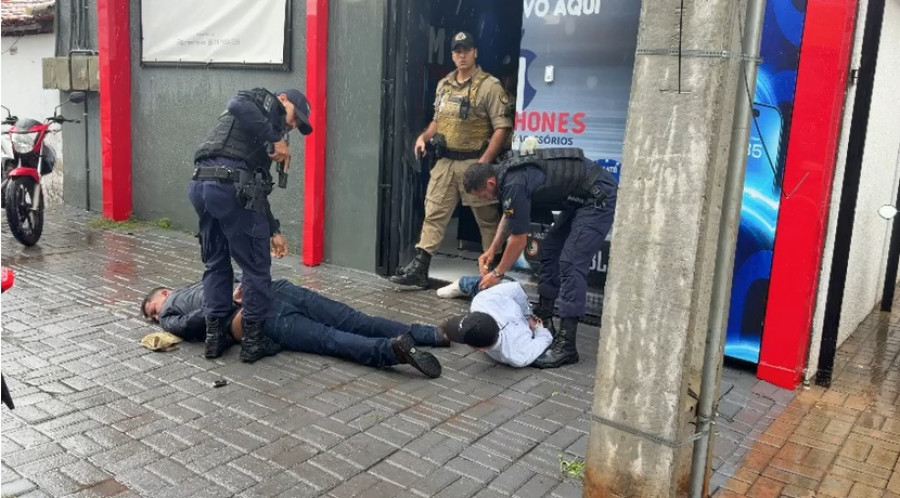Criminosos foram presos pela Guarda Municipal com apoio da PM. 