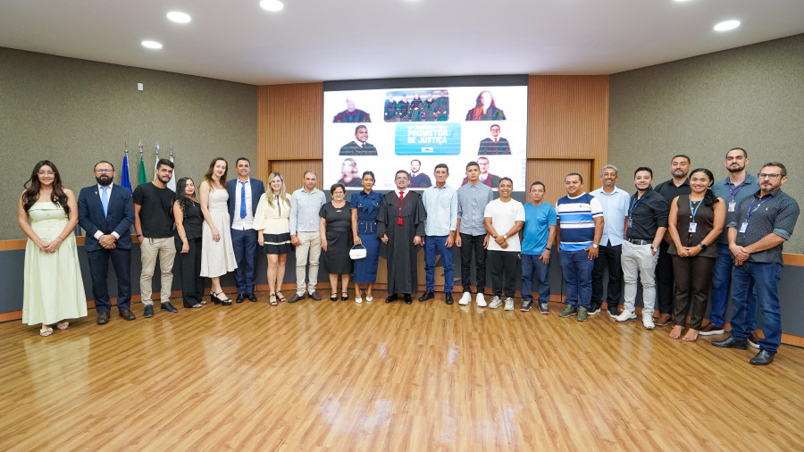 Familiares, amigos e servidores prestigiaram posse dos novos promotores de Justiça