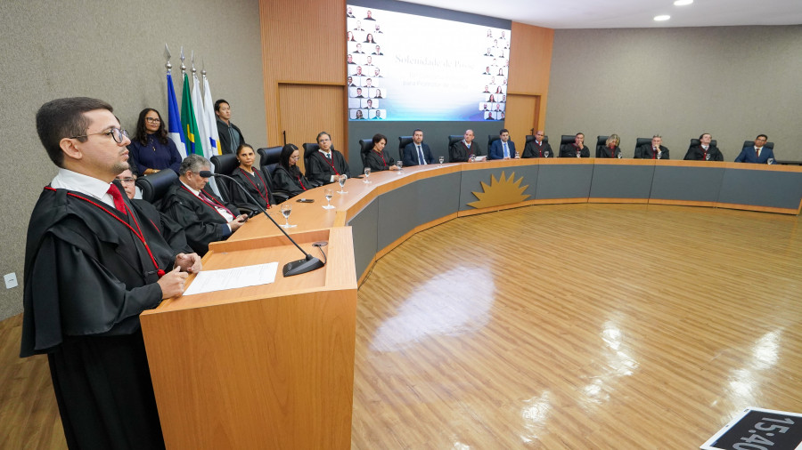  Representante dos empossados, Denys César dos Santos Silva relembrou sua trajetória profissional dentro do próprio Ministério Público tocantinense