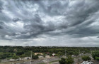 A previsão é de chuva moderada a forte para todo o final de semana.