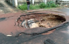 Cratera que se abriu novamente na Av. Tiradentes no bairro Eldorado em Araguaína. 