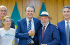  Presidente Lula e ministro da Educação, Camilo Santana, durante cerimônia de anúncio do programa, no Palácio do Planalto.