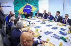 Senador Eduardo Gomes participa de almoço com o ex-presidente Jair Bolsonaro e discute pautas da oposição para 2025