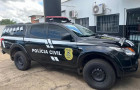 Policiais civis durante operação que resultou na prisão de suspeitos por ameaças e coações em Aparecida do Rio Negro
