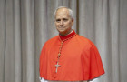 Cardeal americano Robert Prevost, eleito novo papa com o nome de Leão XIV, durante sua primeira aparição pública no Vaticano