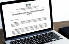 Computador exibindo informações sobre o Inquérito Civil Público que investiga a Câmara Municipal de São Valério, com foco nas denúncias de servidores fantasmas.