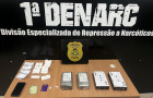  Na mochila da suspeita, foram localizadas substâncias análogas à cocaína e ao crack