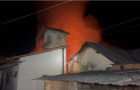 Incêndio começou por volta das 23h da noite desta segunda-feira (2/6)